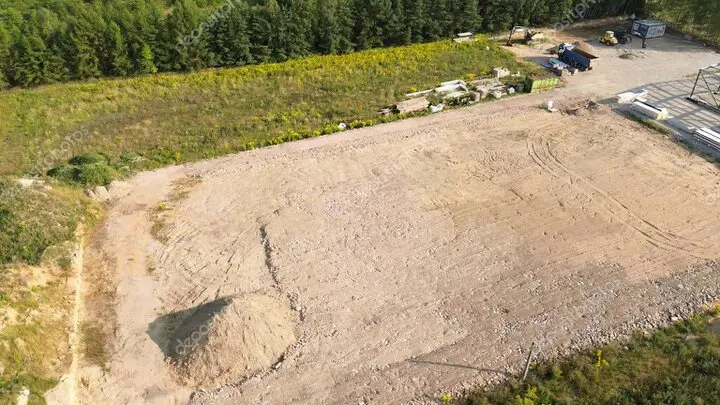 Parcela urbana antes y después de un desbroce